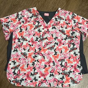 Ava Therese scrub top. Beautiful butterfly pattern. 3XL in size.